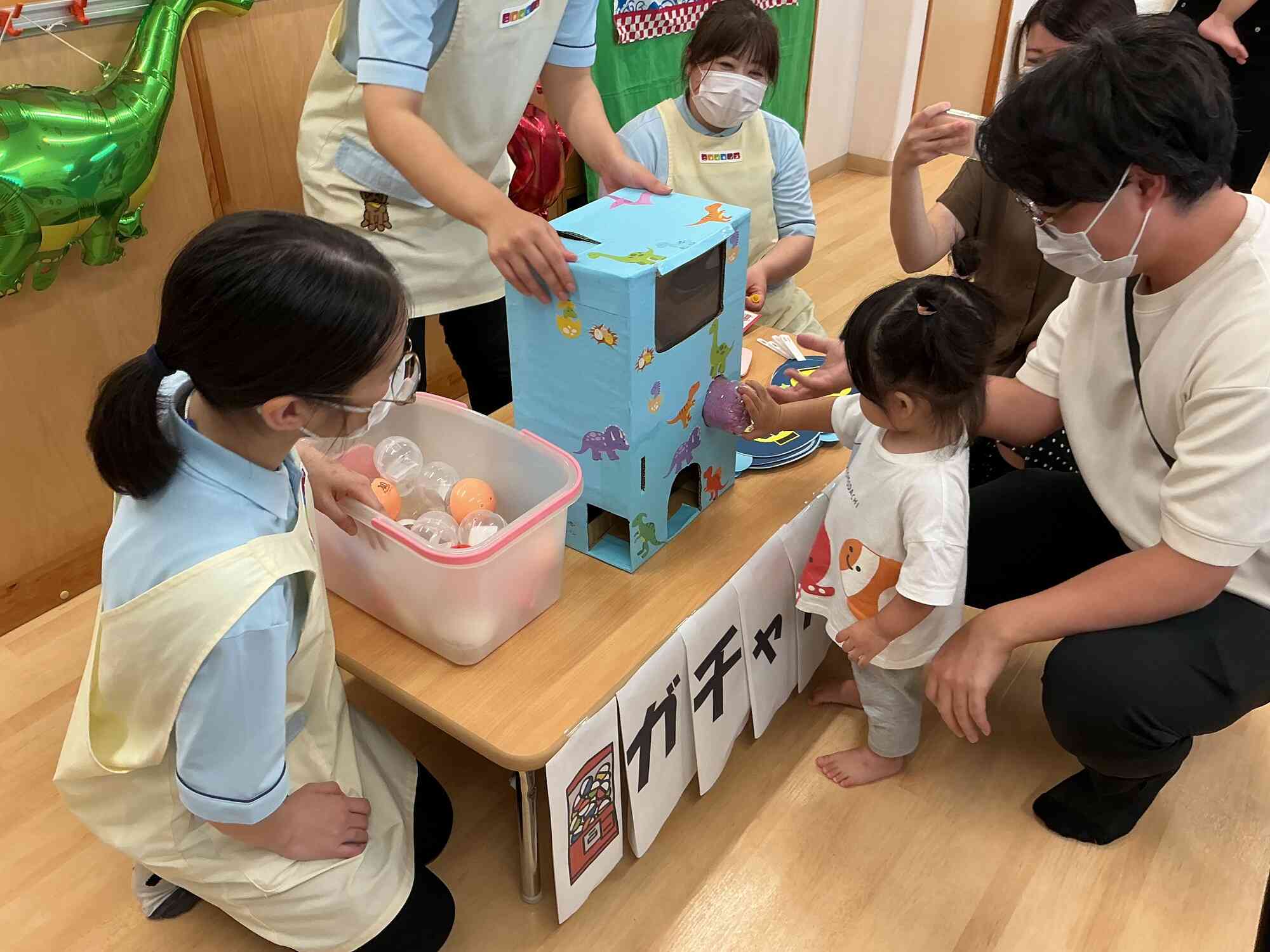ガチャガチャの様子です!