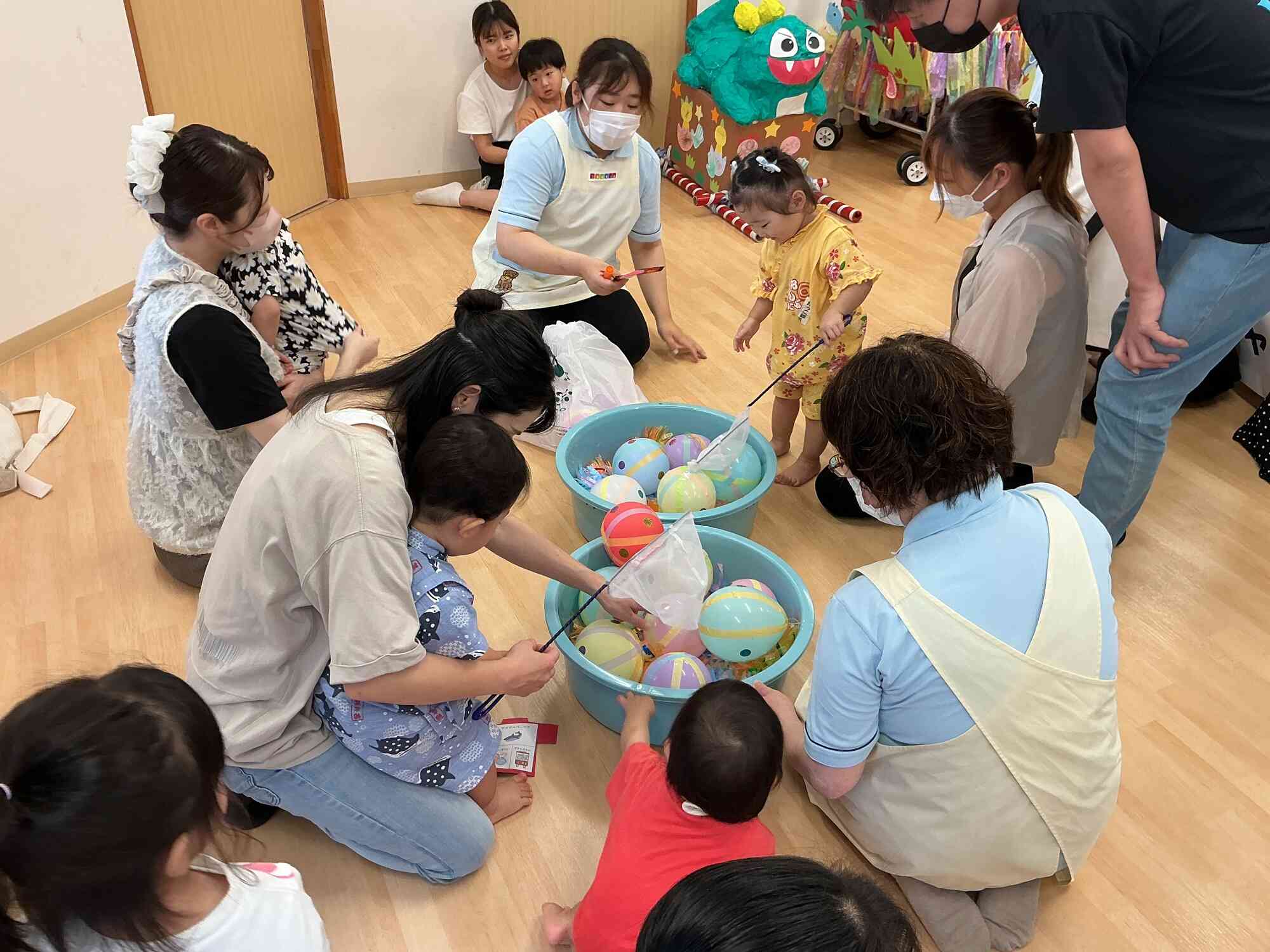 ヨーヨーすくいの様子です!