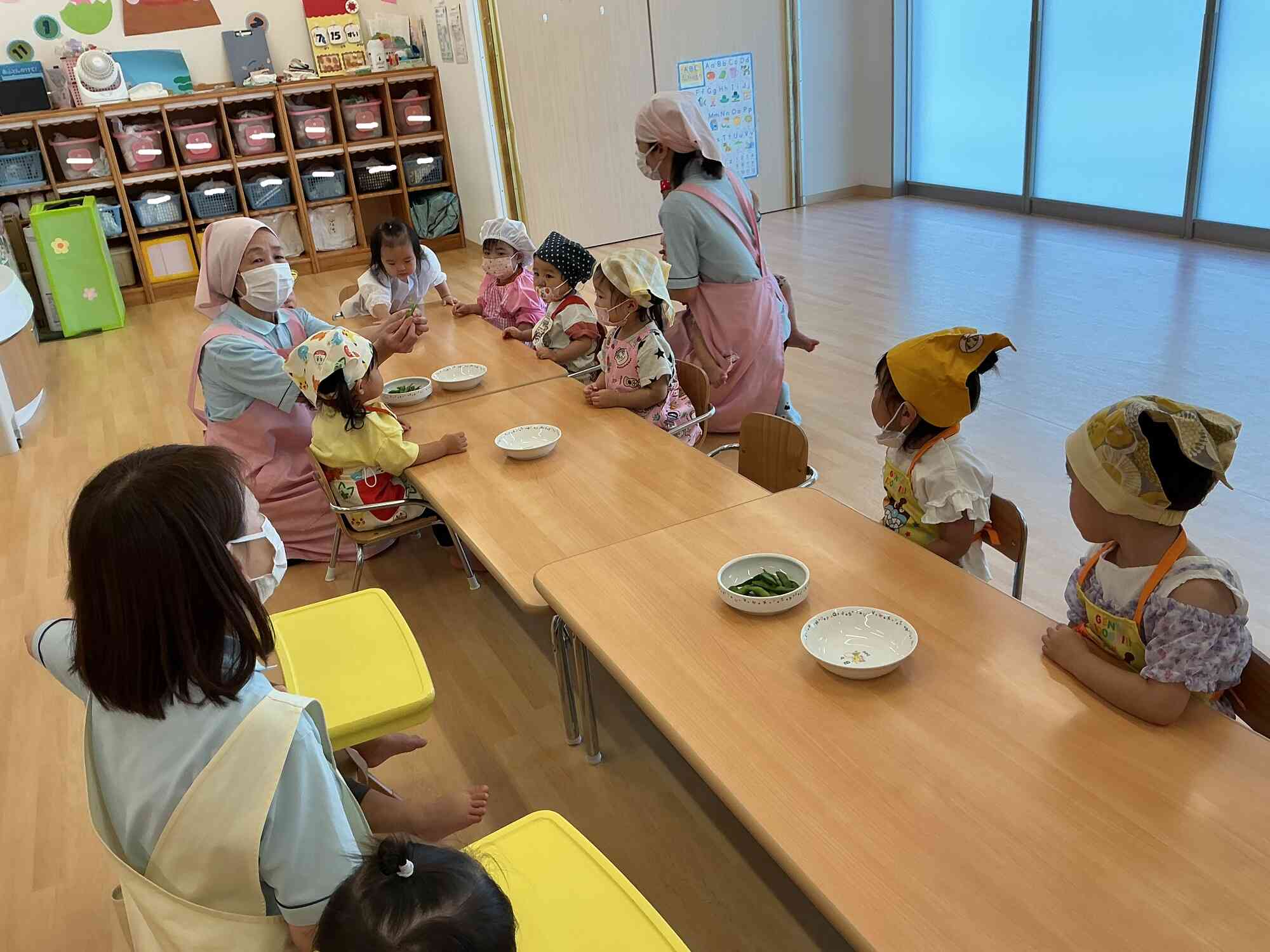 さやからどうやって豆を出すのかな?