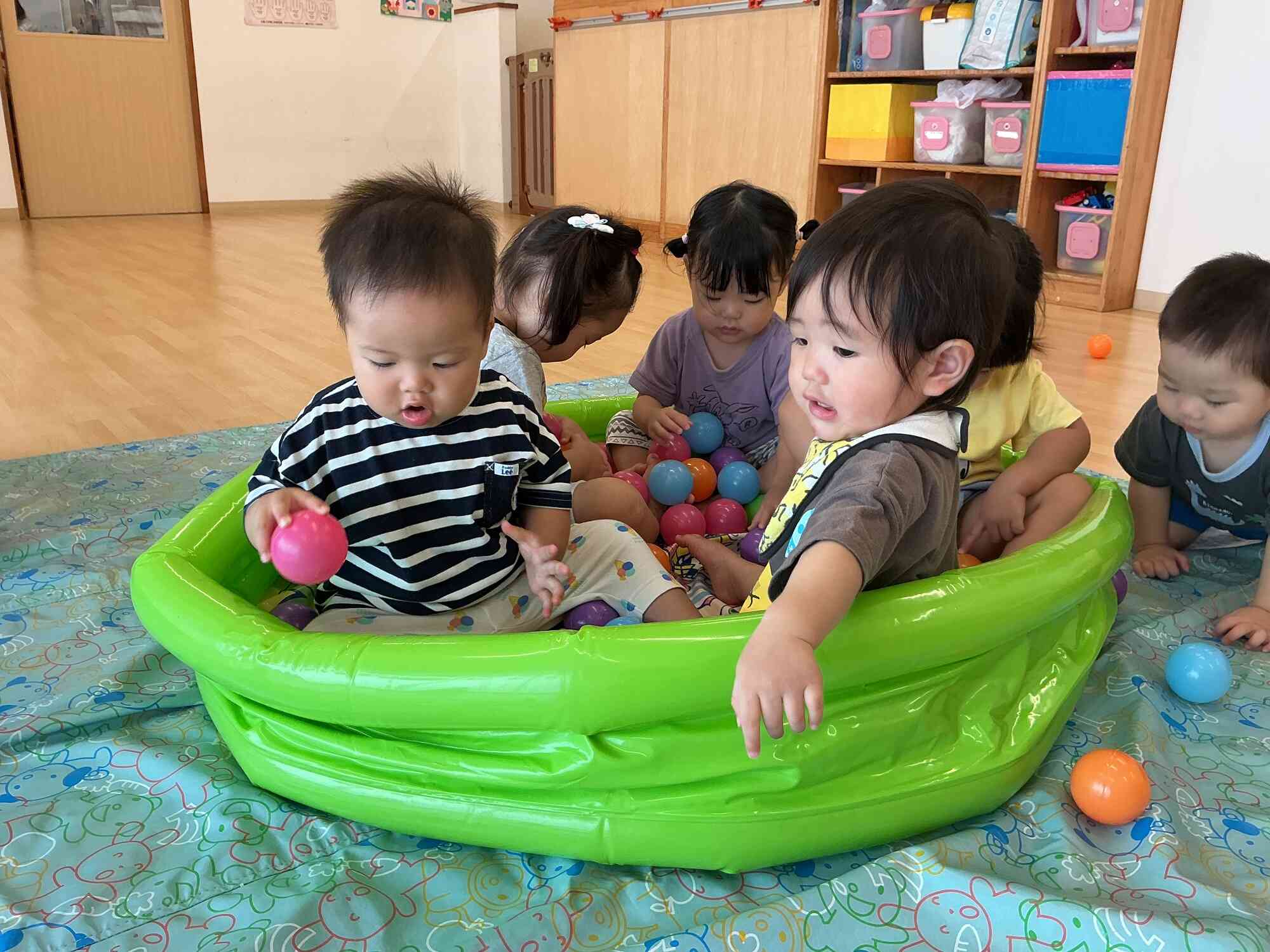 ボールあそび 楽しいな♪