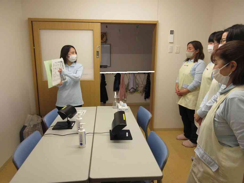 園内研修の様子から