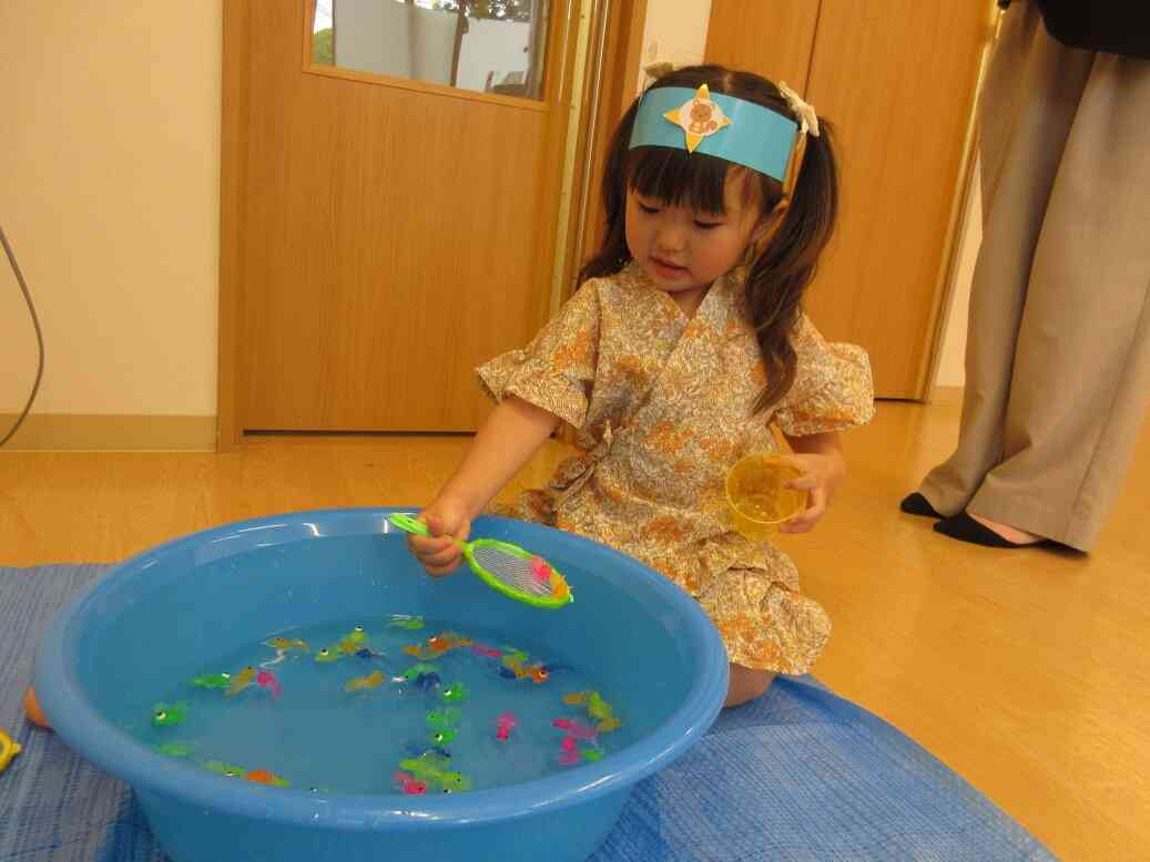 カラフルな金魚さんがいっぱい♡「金魚すくい」