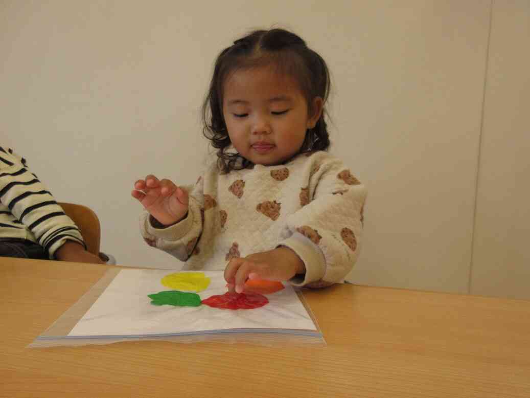 絵の具の感触、面白い♡