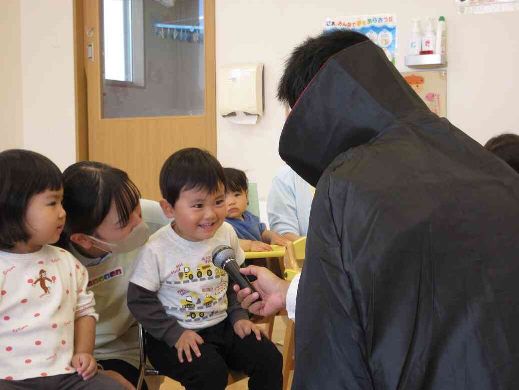 初めての英語レッスン！お名前言えるかな？