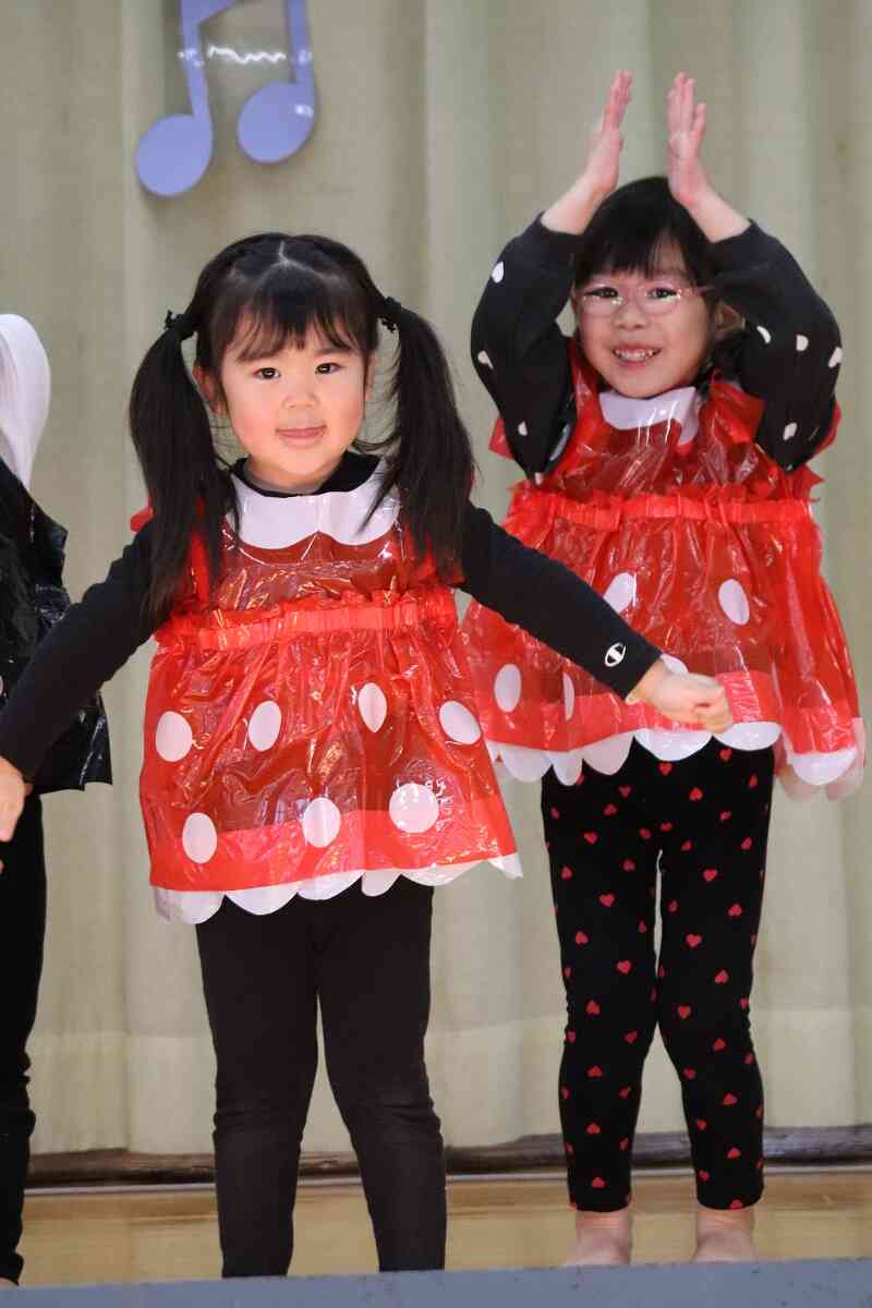 お家の方を見つけ、ニコニコ笑顔に♡