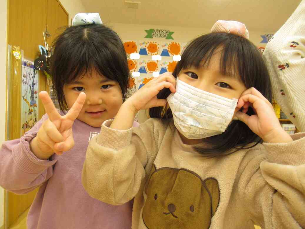 頭にお手玉を乗せました♡