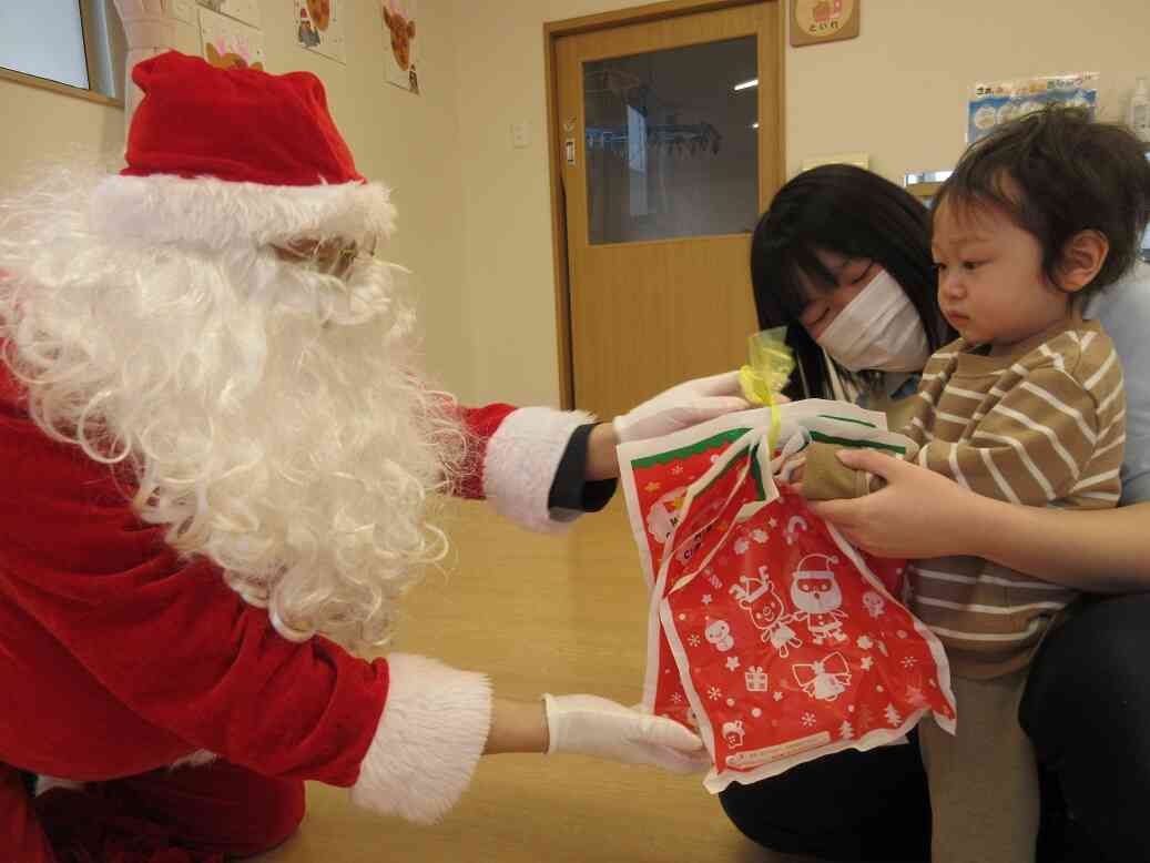 サンタさん、ありがとう！(ひよこ組さん・0歳児)