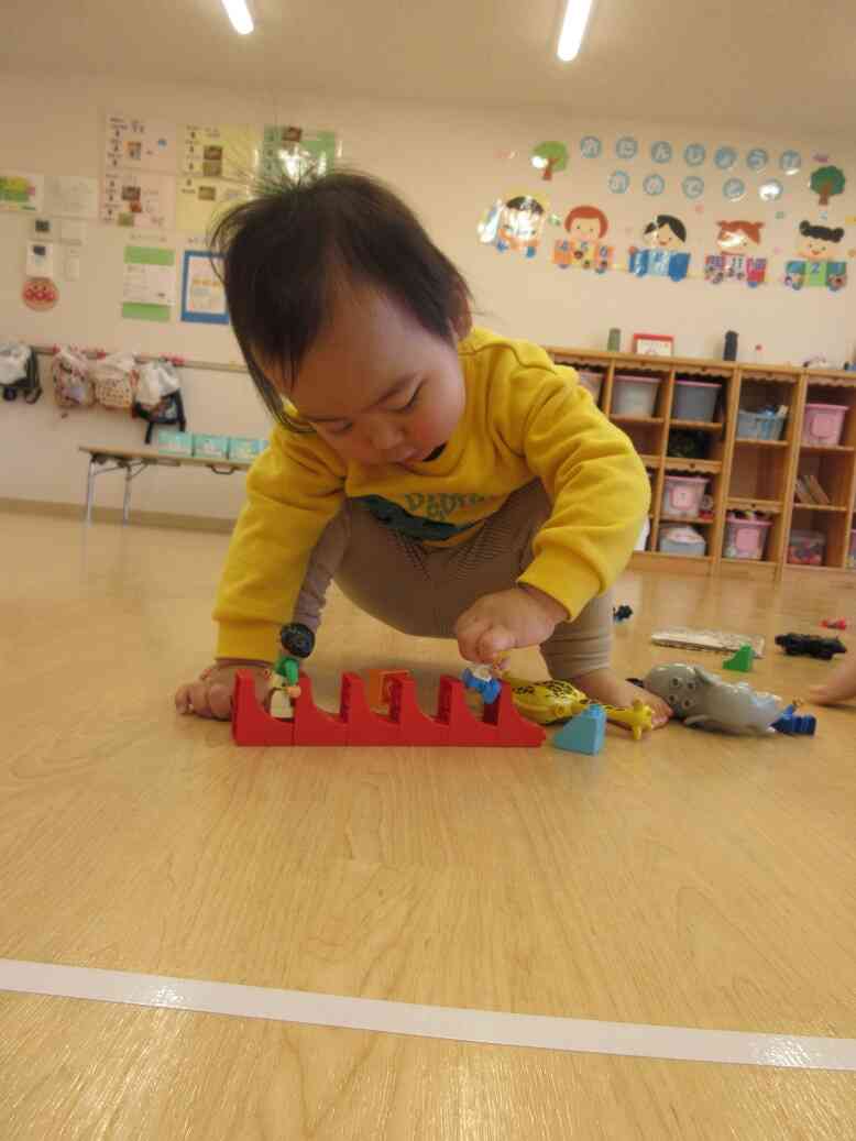 ブロック遊びも上手になりました。電車が発車しまーす！