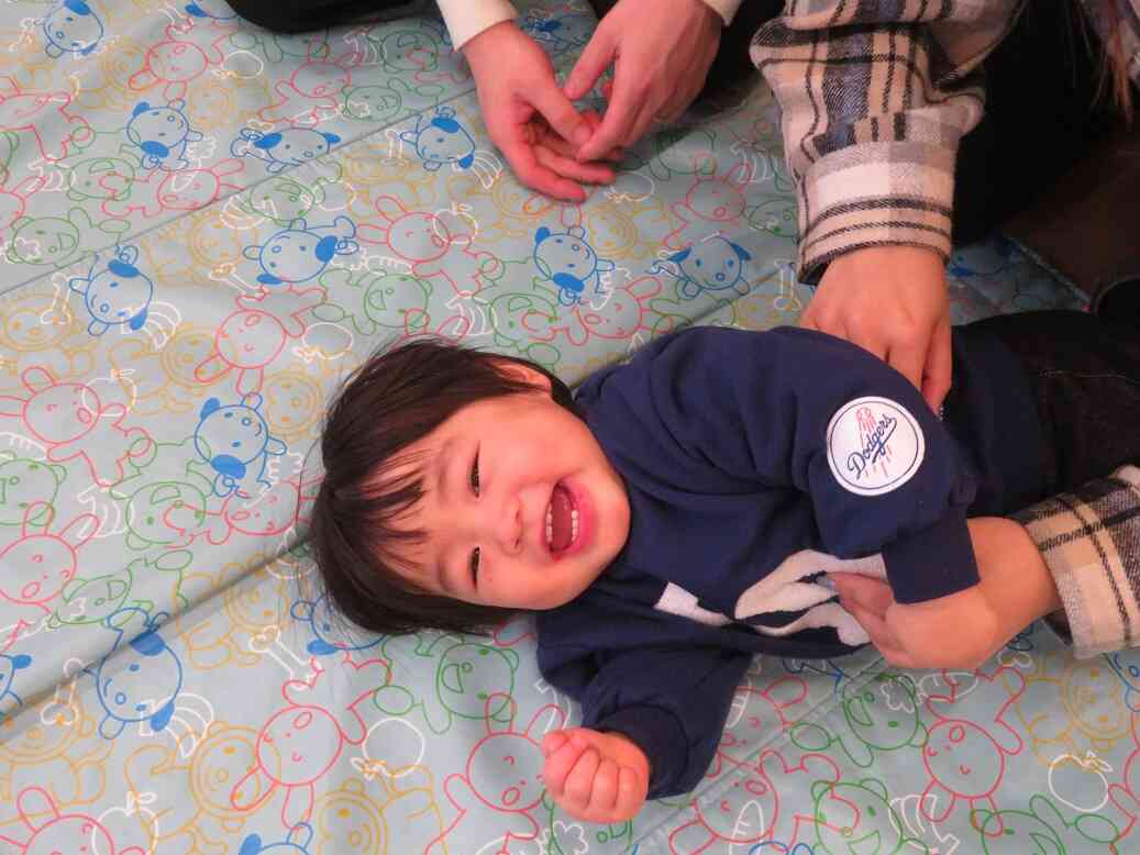 かいだんのぼって～こちょこちょ～！