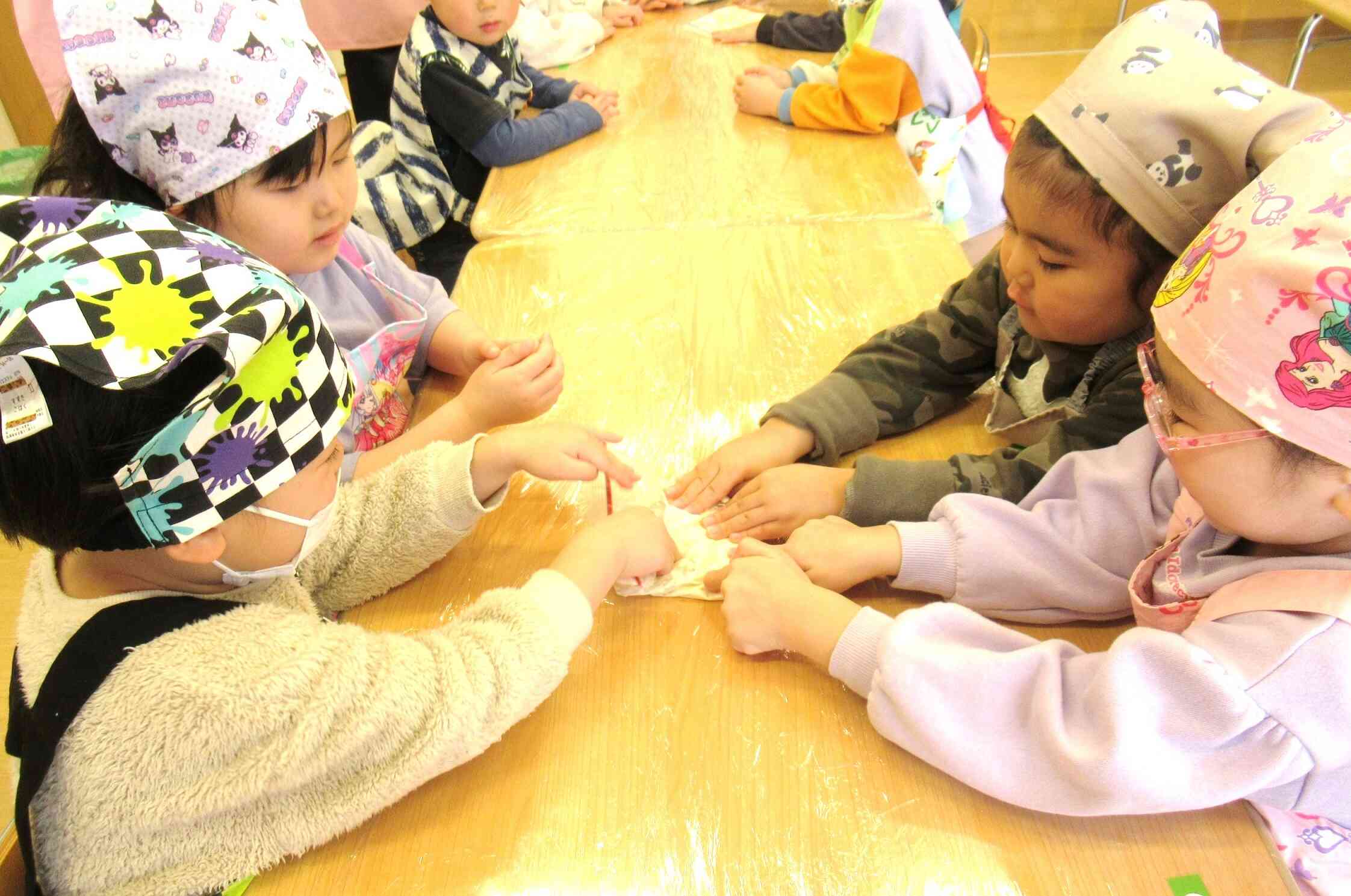 力を合わせて生地作り