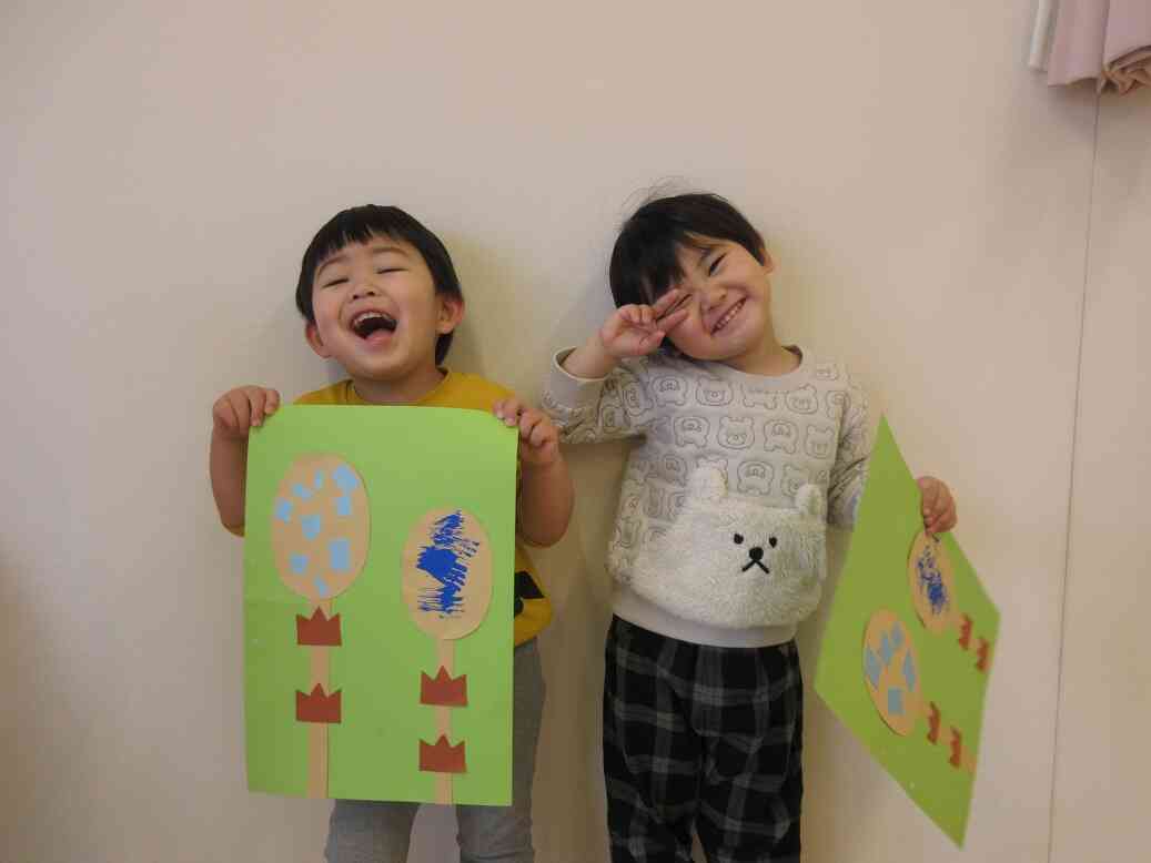 【3月】製作の様子(１歳児あひる組・２歳児うさぎ組)