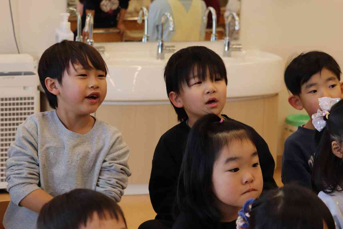 素敵な人形劇に心を動かす子どもたちでした！