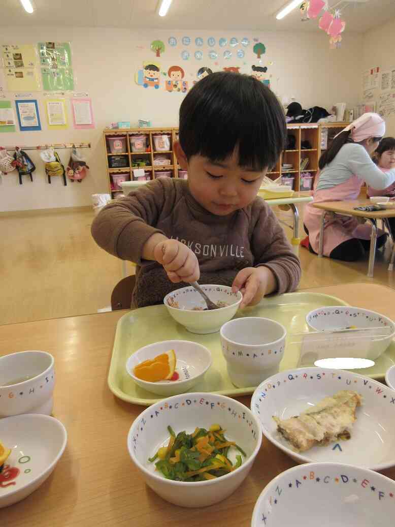 スプーンも上手に使えるよ！