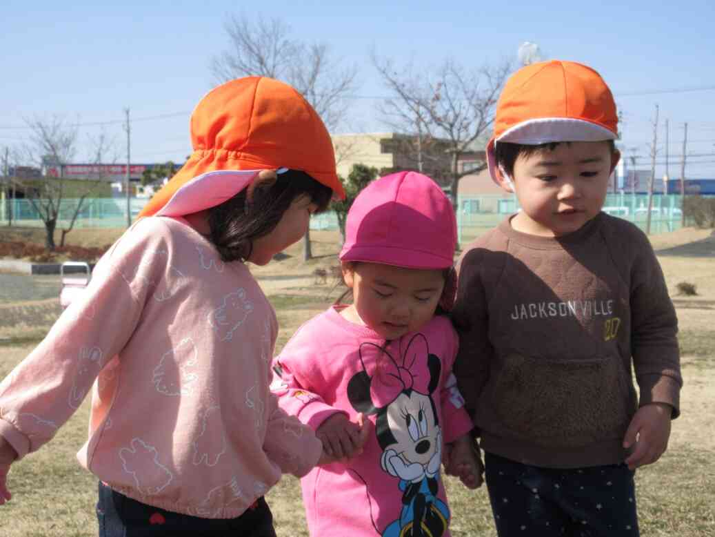 おいしく給食を食べるために、お外でいっぱい遊びます！仲良し♡