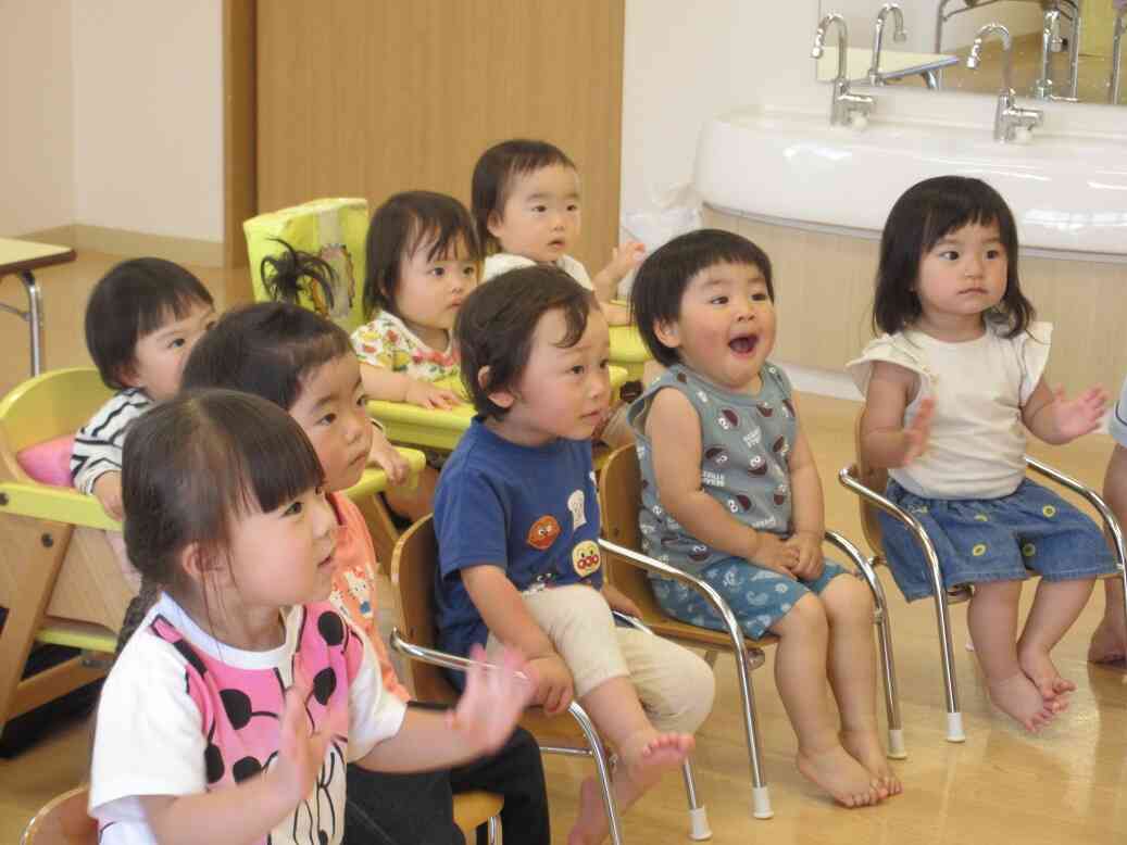 英語レッスンの様子【０・１・２歳児】