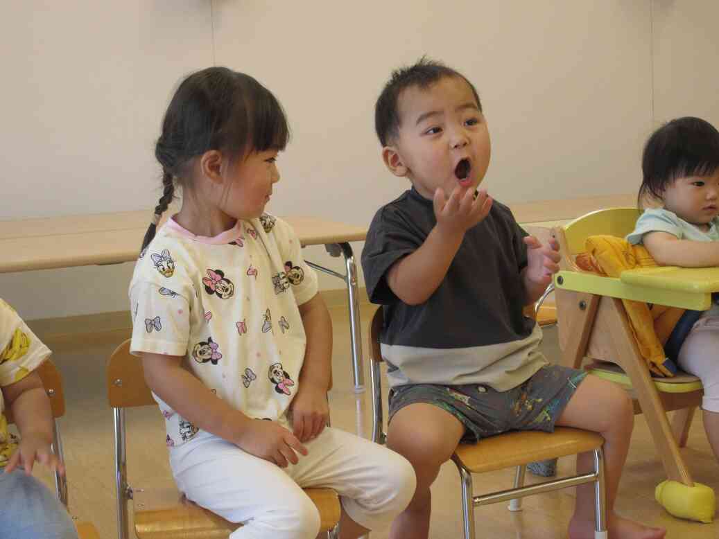 英語レッスンの様子【０・１・２歳児】