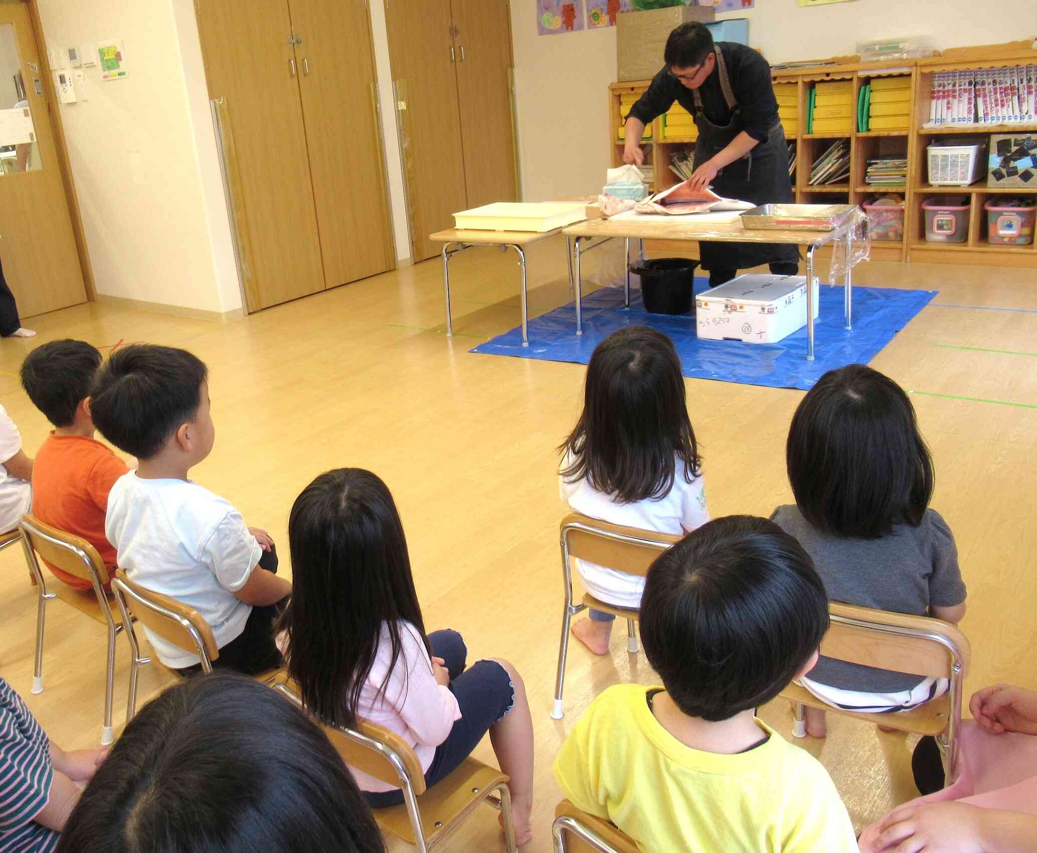 6月の食育活動(サーモンの解体ショー)