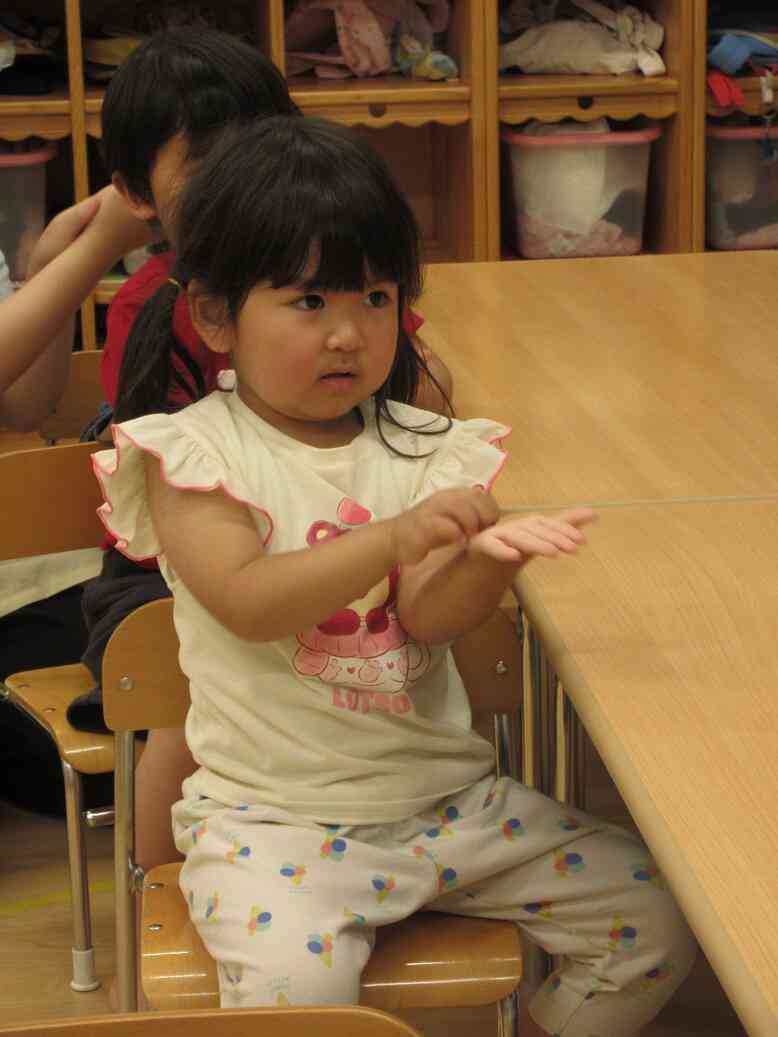 爪の中は・・・？
