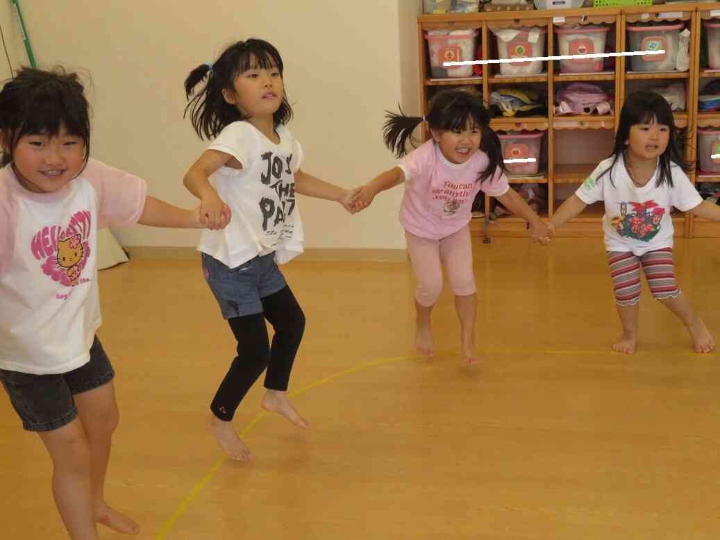 みんなで手をつないで♪