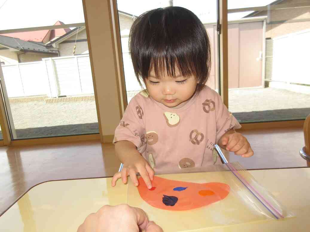 指でツンツン！