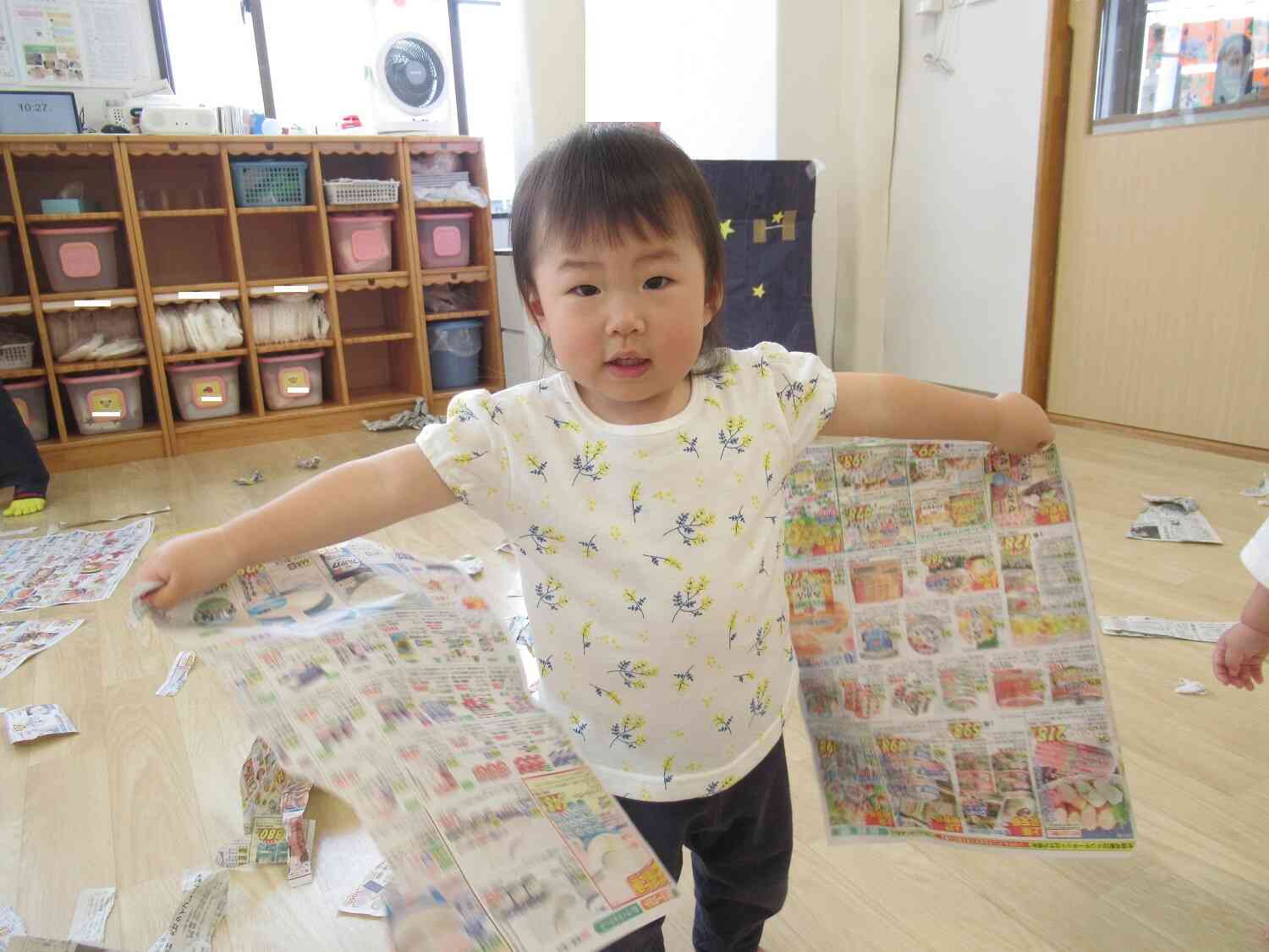 楽しいな♪新聞紙遊び♫