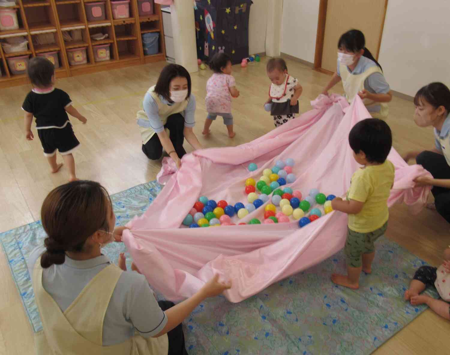 ボールを入れてみよう☆