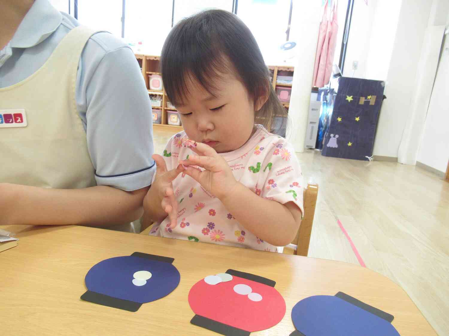 シール貼り、上手でしょ？☆