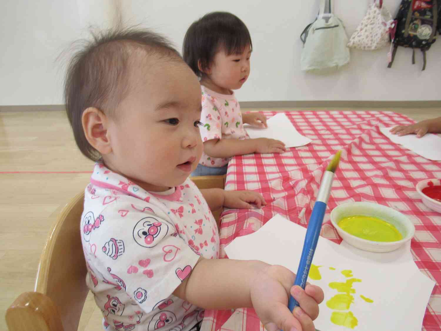 製作活動　あひる組（１歳児）