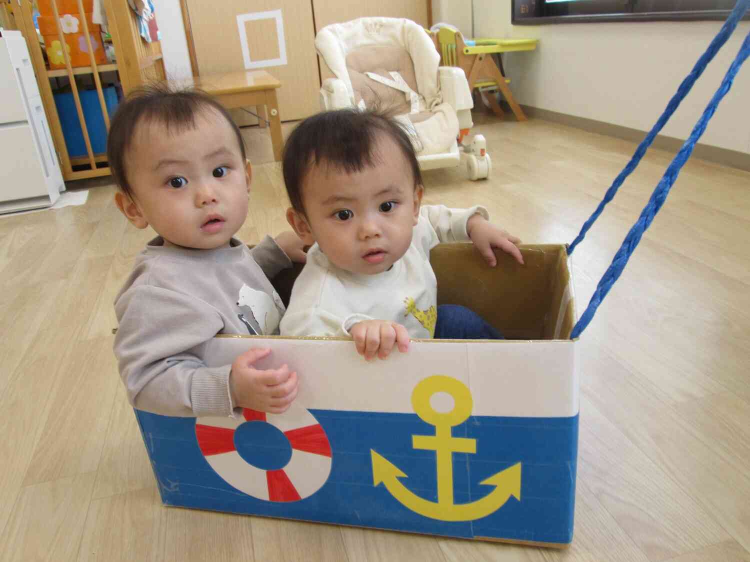 ダンボールの船で出発！！