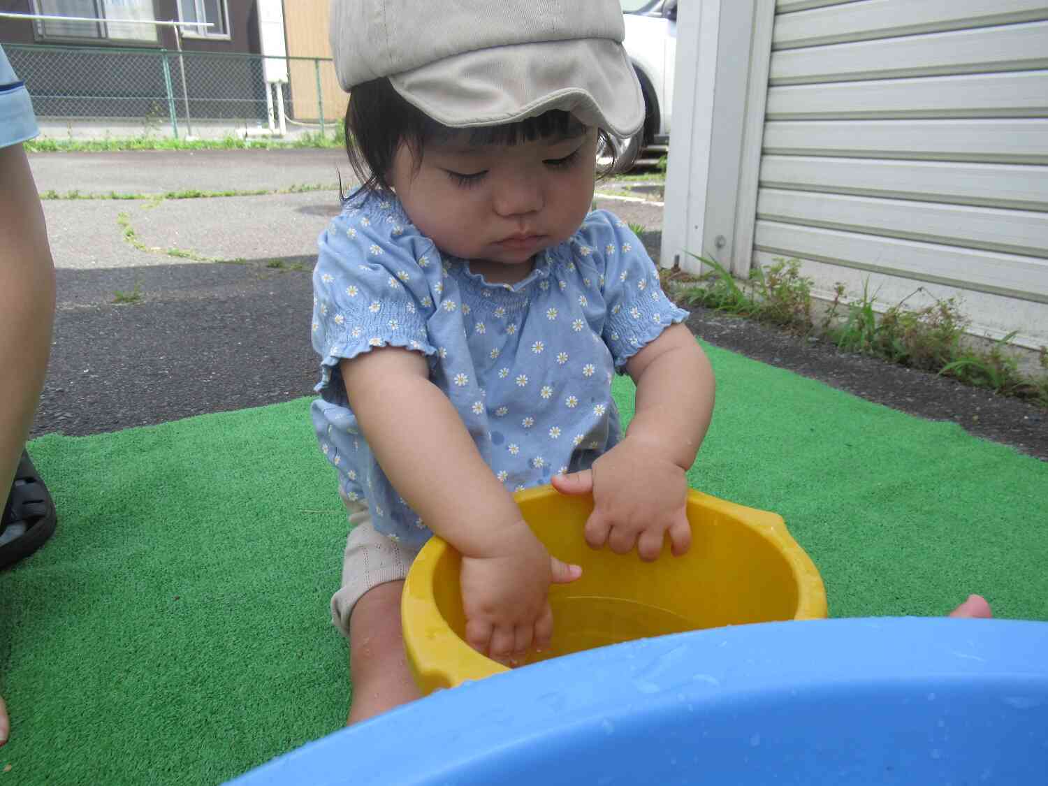 そうっと。