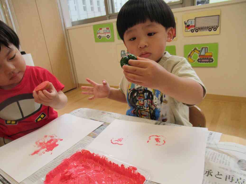 どの野菜にしようかな？どの色にしようかな？