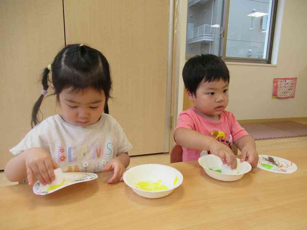 かたつむりの殻に色を付けたよ