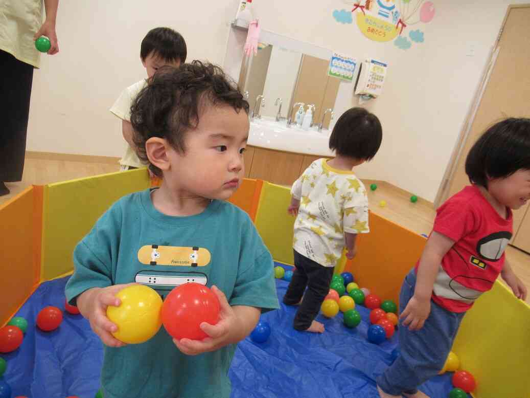 ボール遊びをしました♬