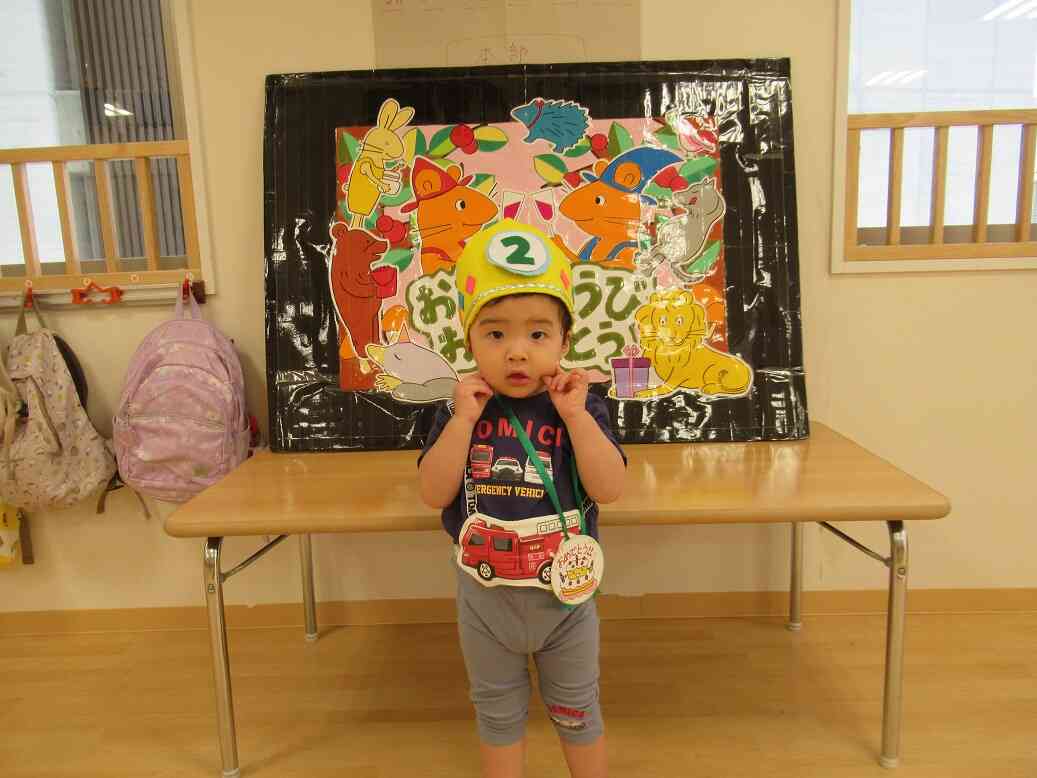 お誕生日パネルの前でパシャリ！