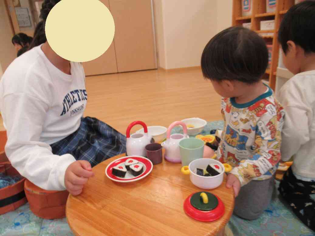 おままごとで一緒に遊ぼう！
