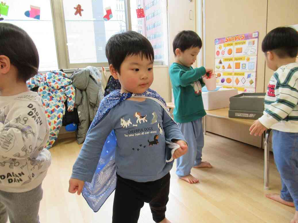 マントをつけてルンルン♪お料理もしたよ！