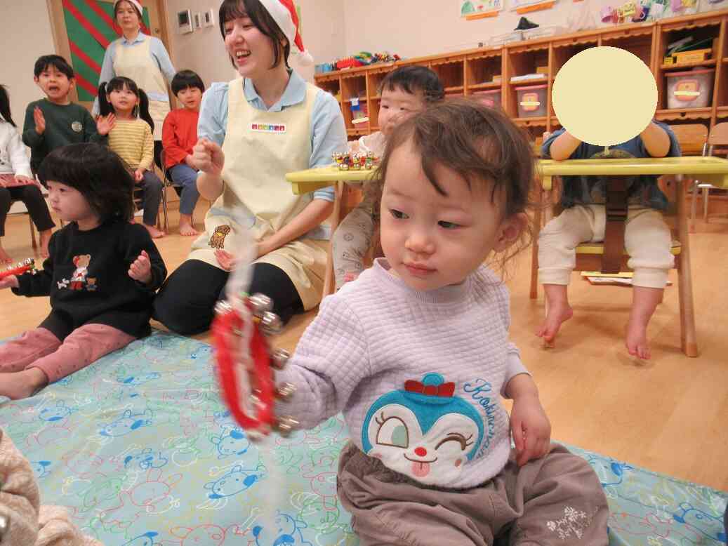保育士によるクリスマスソングの演奏会を楽しみました！