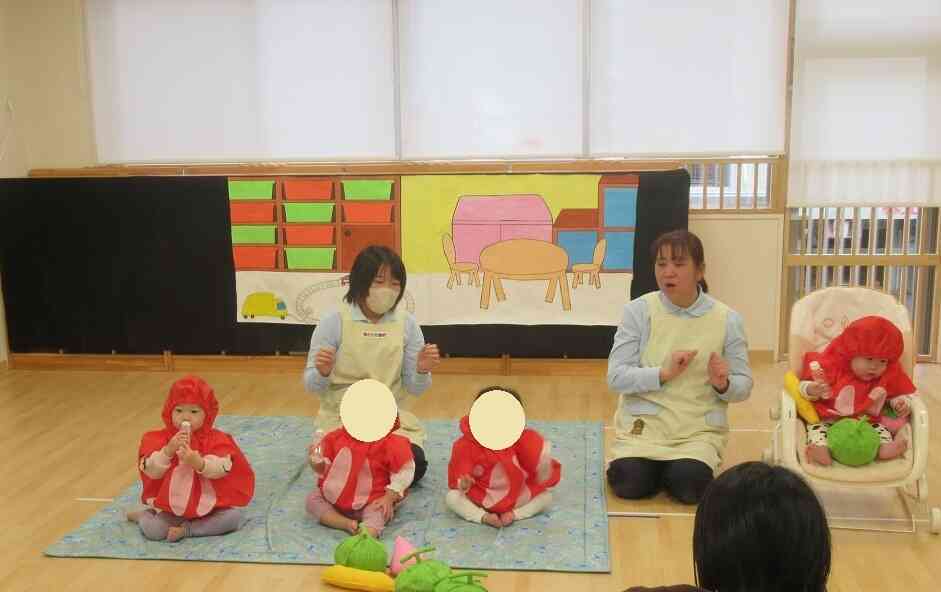0歳児による劇ごっこ『だるまさんの保育園』