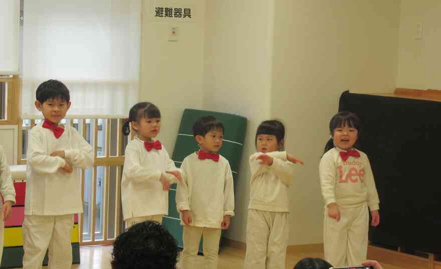 3〜5歳児による合唱『にじ』