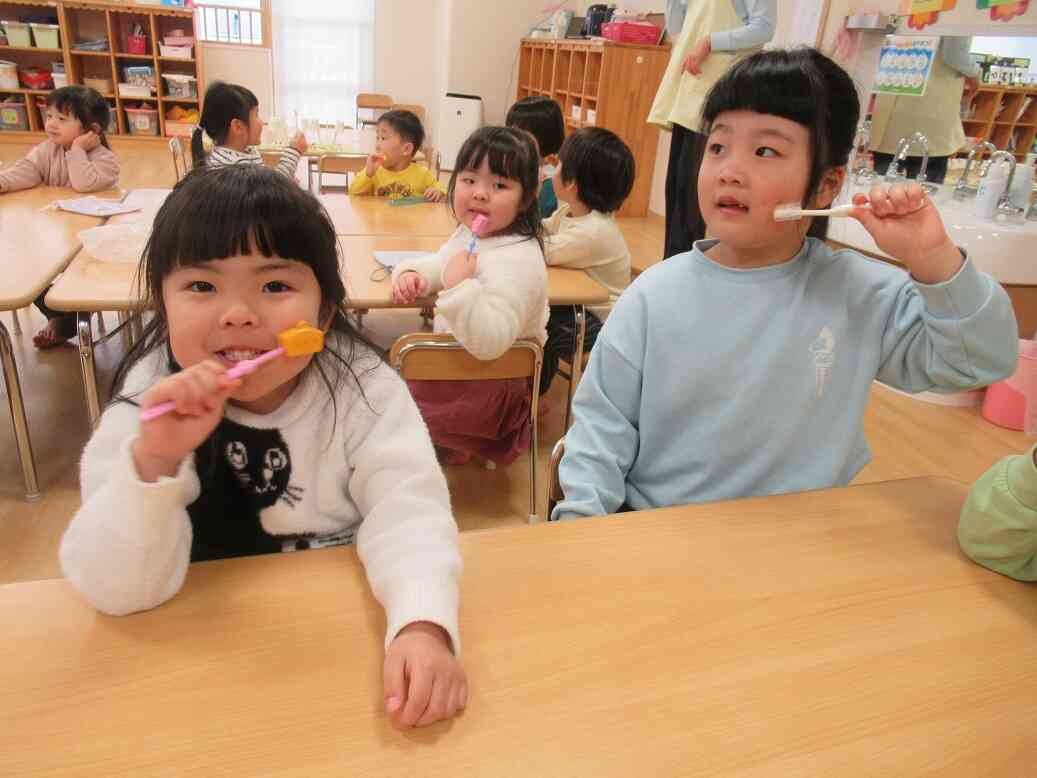 歯ブラシはこうやって持つんだね！