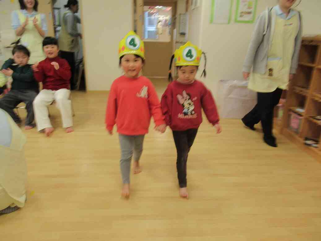 手を繋いで入場♫