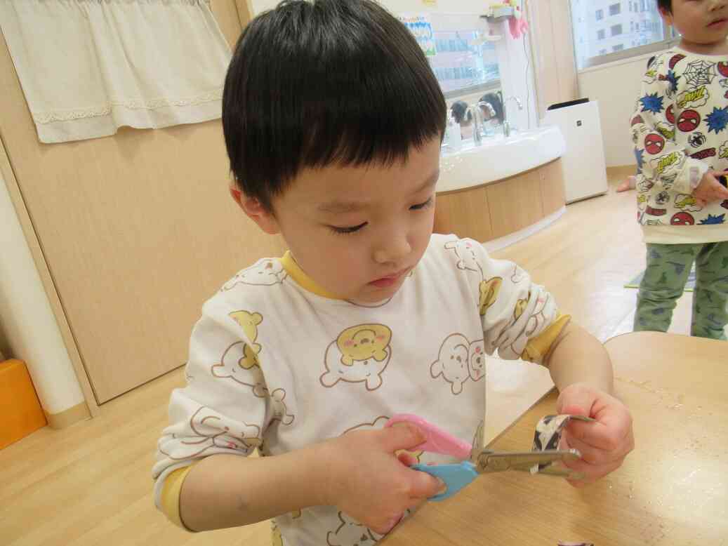 ハサミを使いました。