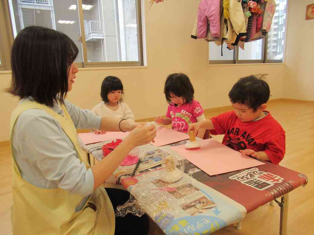 春の製作（さくら）をしました！（０歳児、1歳児クラス）