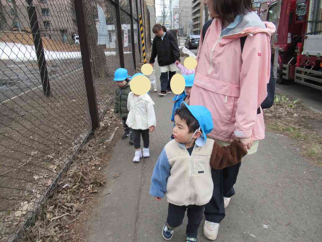 公園の横を通ると。。。