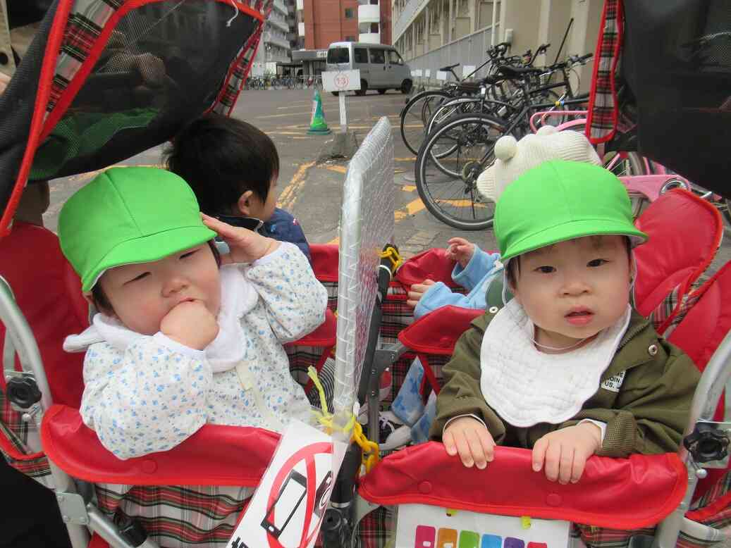 周りの風景を見ながら発見楽しいね！