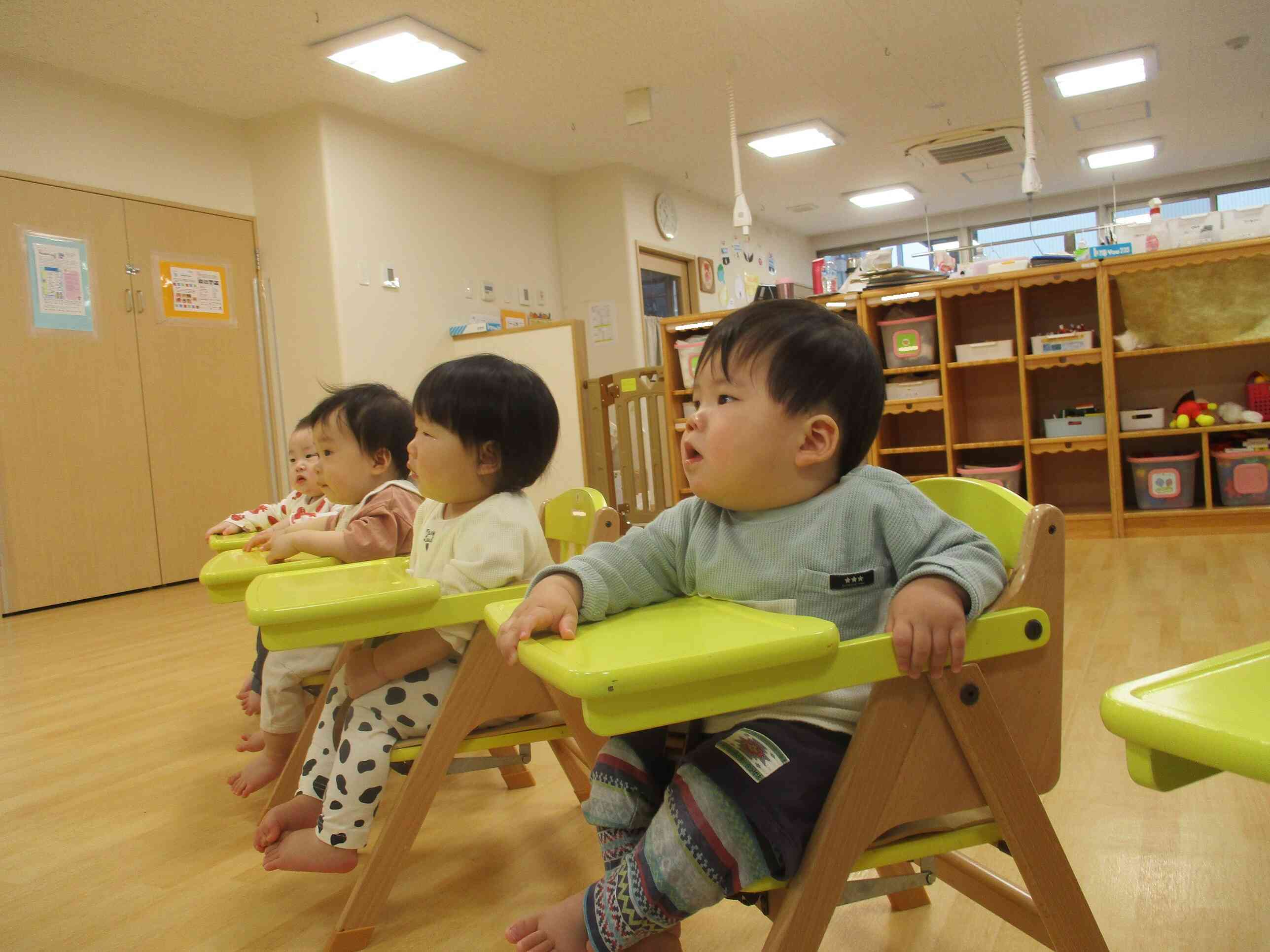 真剣な表情で参加しています！