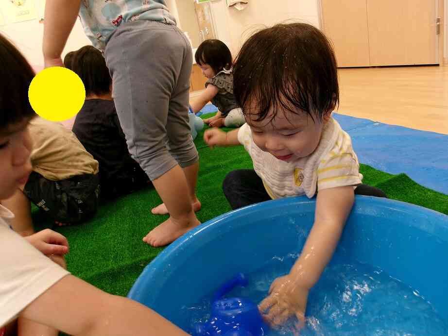 手でお水をバシャバシャ！！