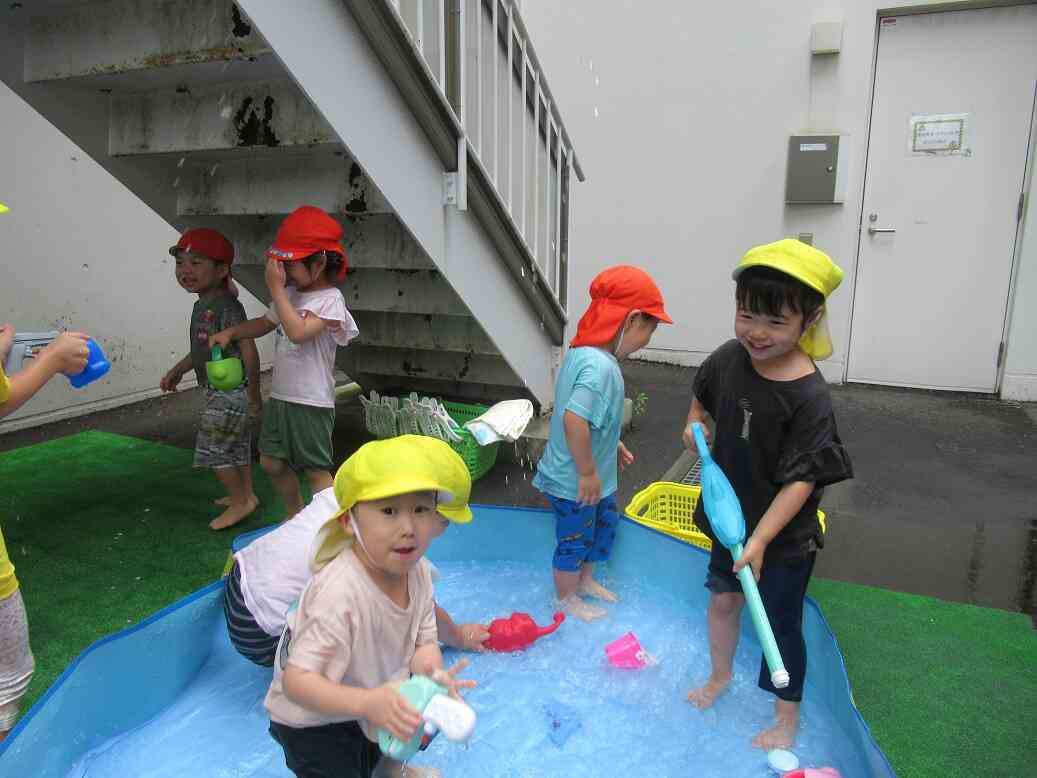 お水遊びをしましたよ♪