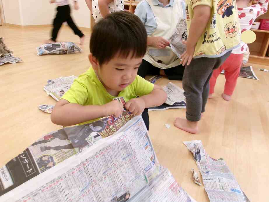 新聞紙ビリビリ！
