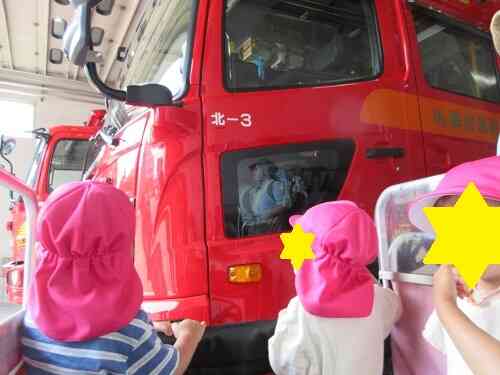 みんな消防車や車がだいすきです！